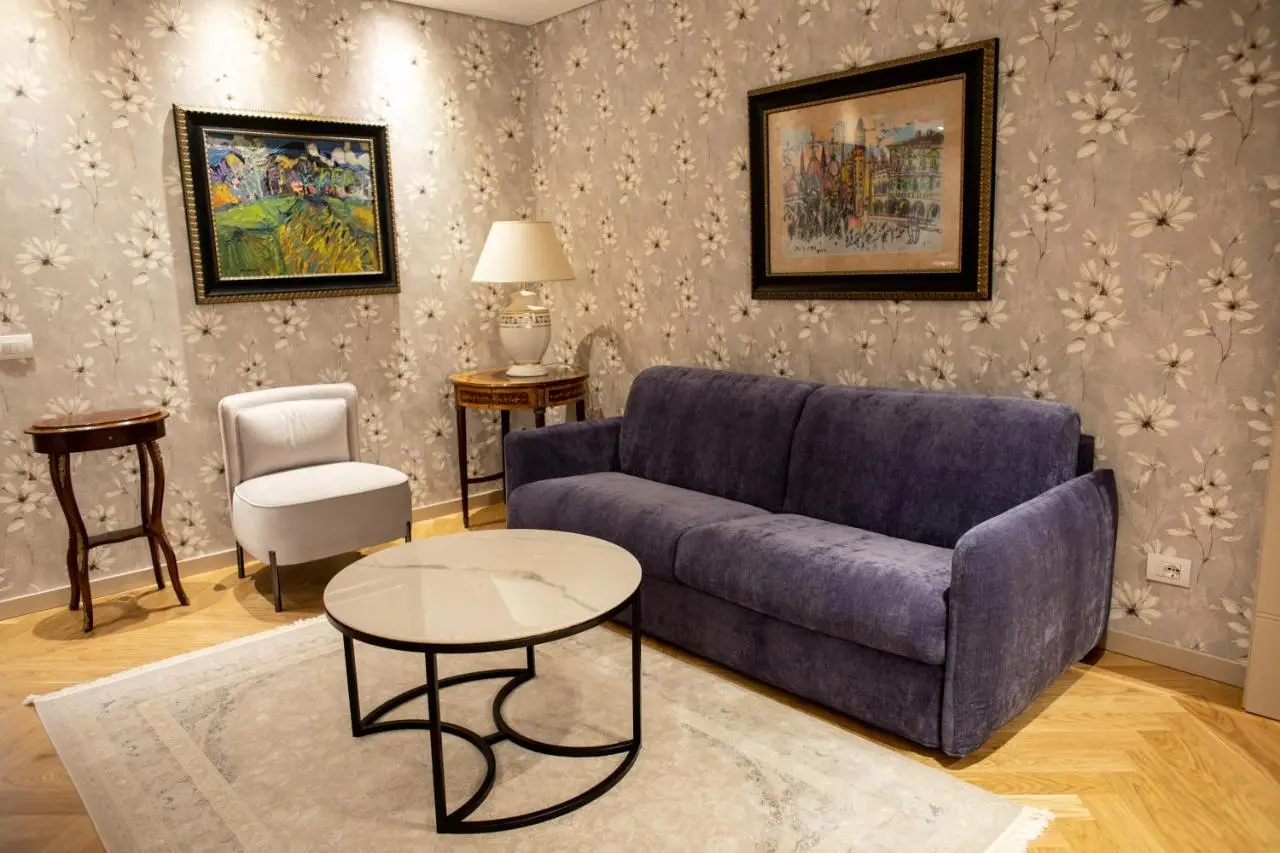 Seven Luxury Suites