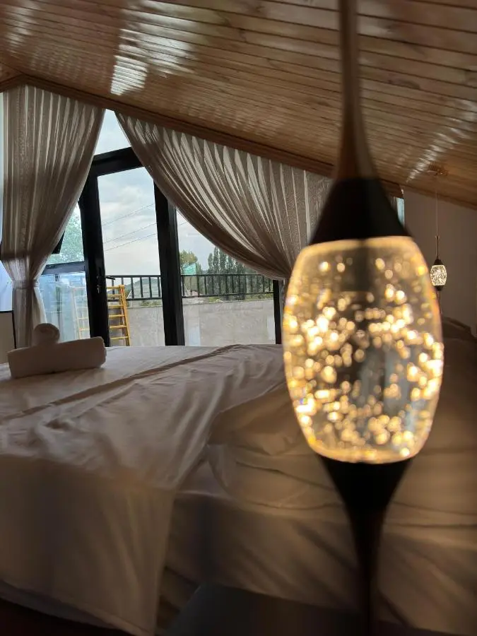 Luxury Milan Mountain Ponoramic Villa, indoor heated pool and jacuzzi with mountain view