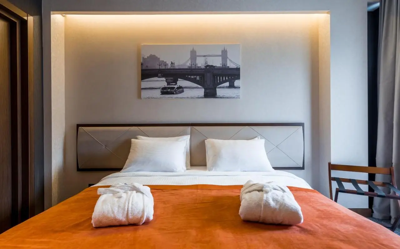 Bridge Hotel