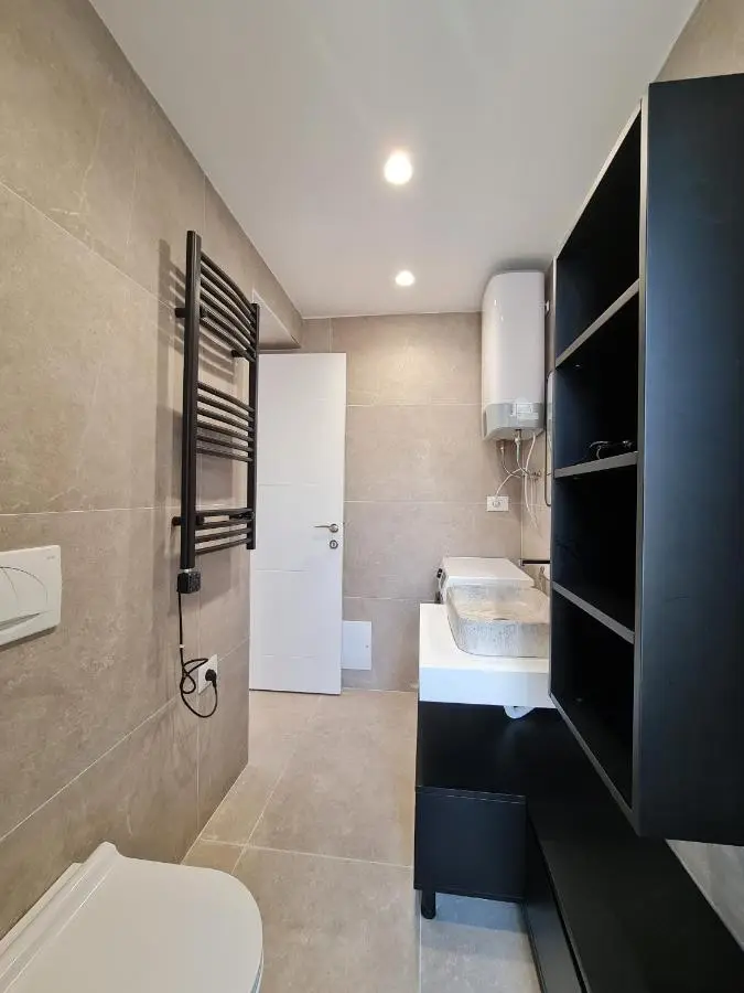 Adore - Modern Studio