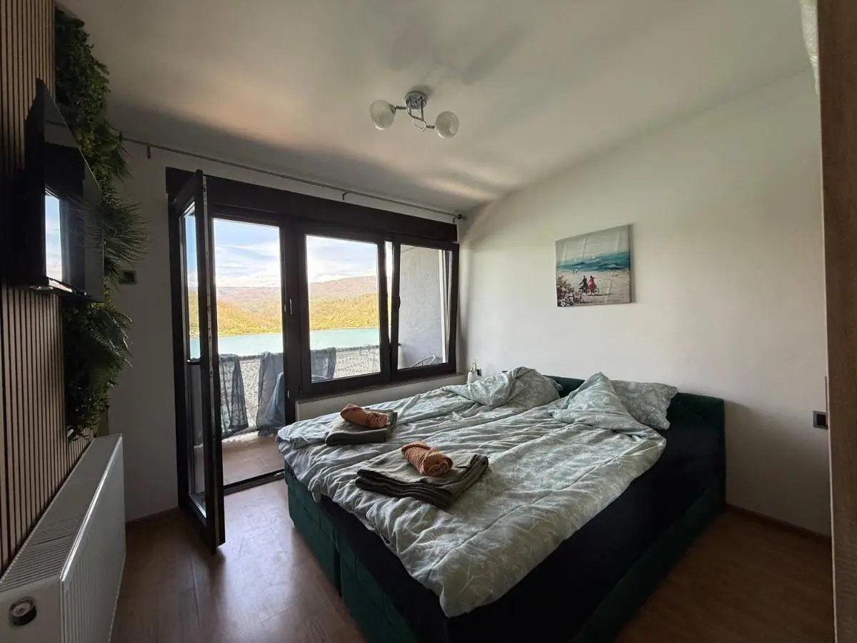 'Miris Ljeta' Cozy Lakefront Holiday Home