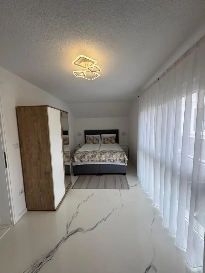 AM Una Lux House