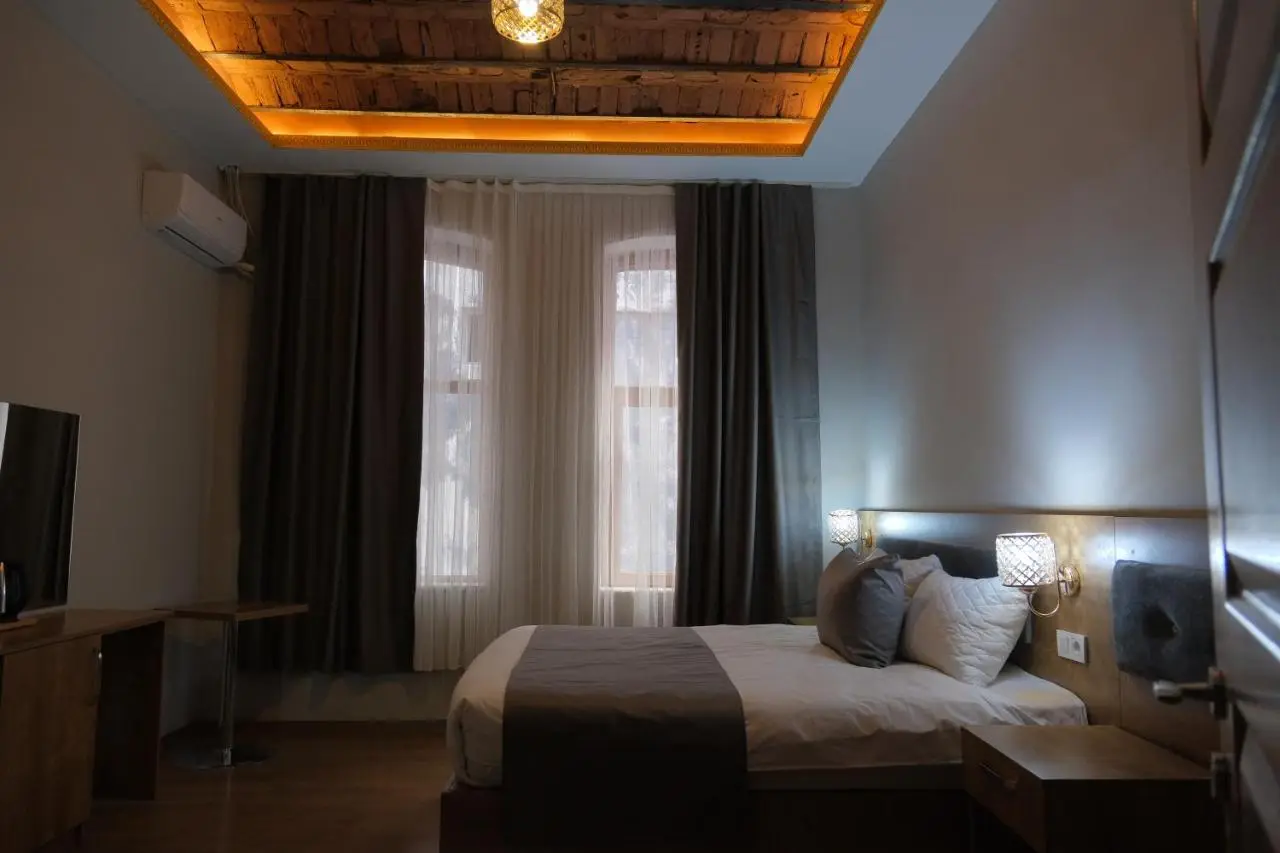 Adamantides Hotel