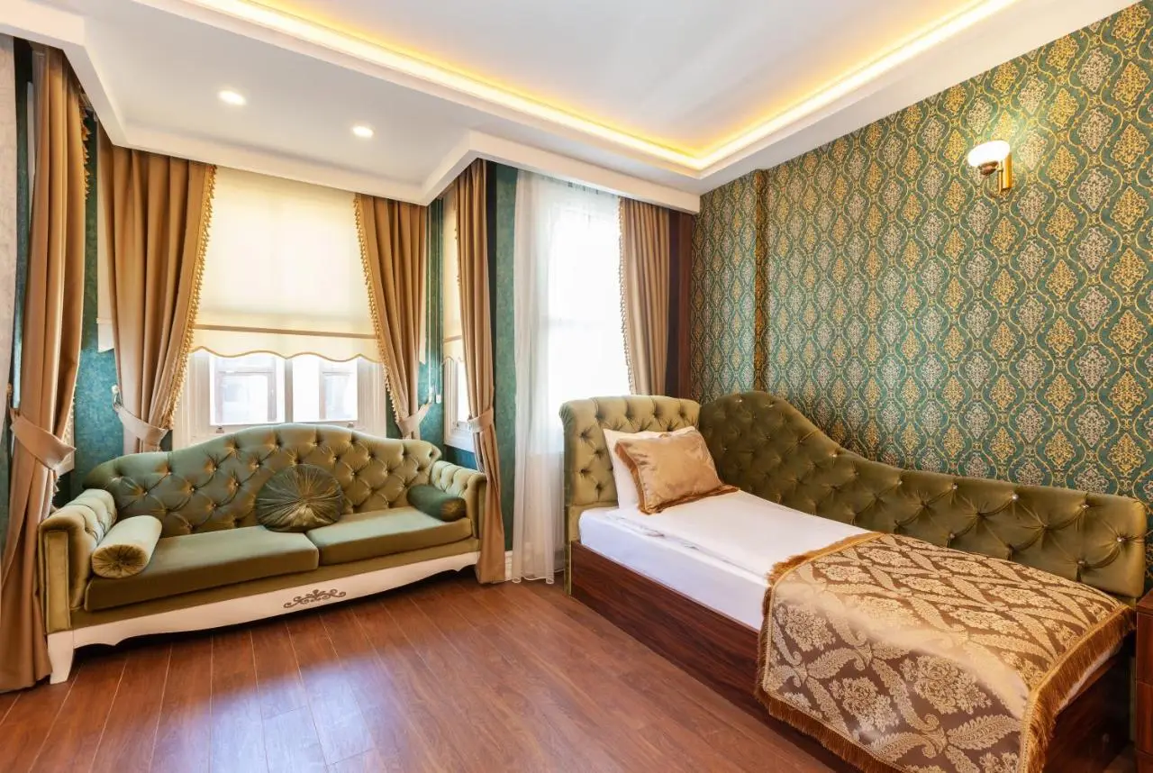 Rose Mansion by Otantik Suites