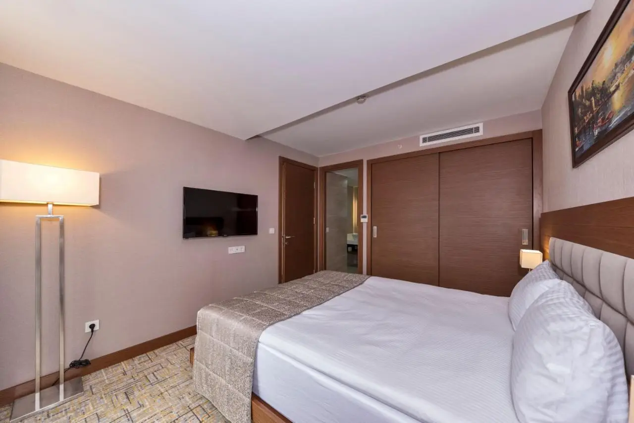 Land Park Hotel