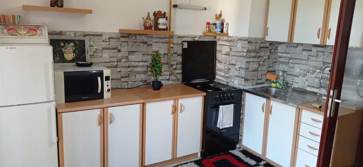 Apartment Dobrinja 2 center near the airport.