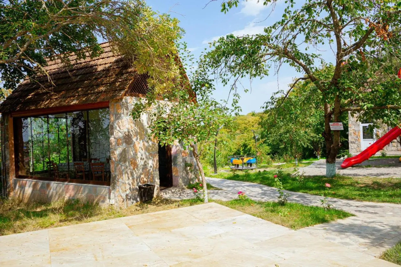 Qachaquch Forest