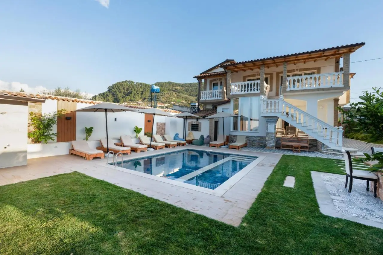 Villa Lejzo - Swimming Pool