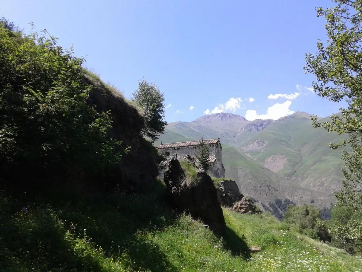 Kazbegi cottages qabarjina