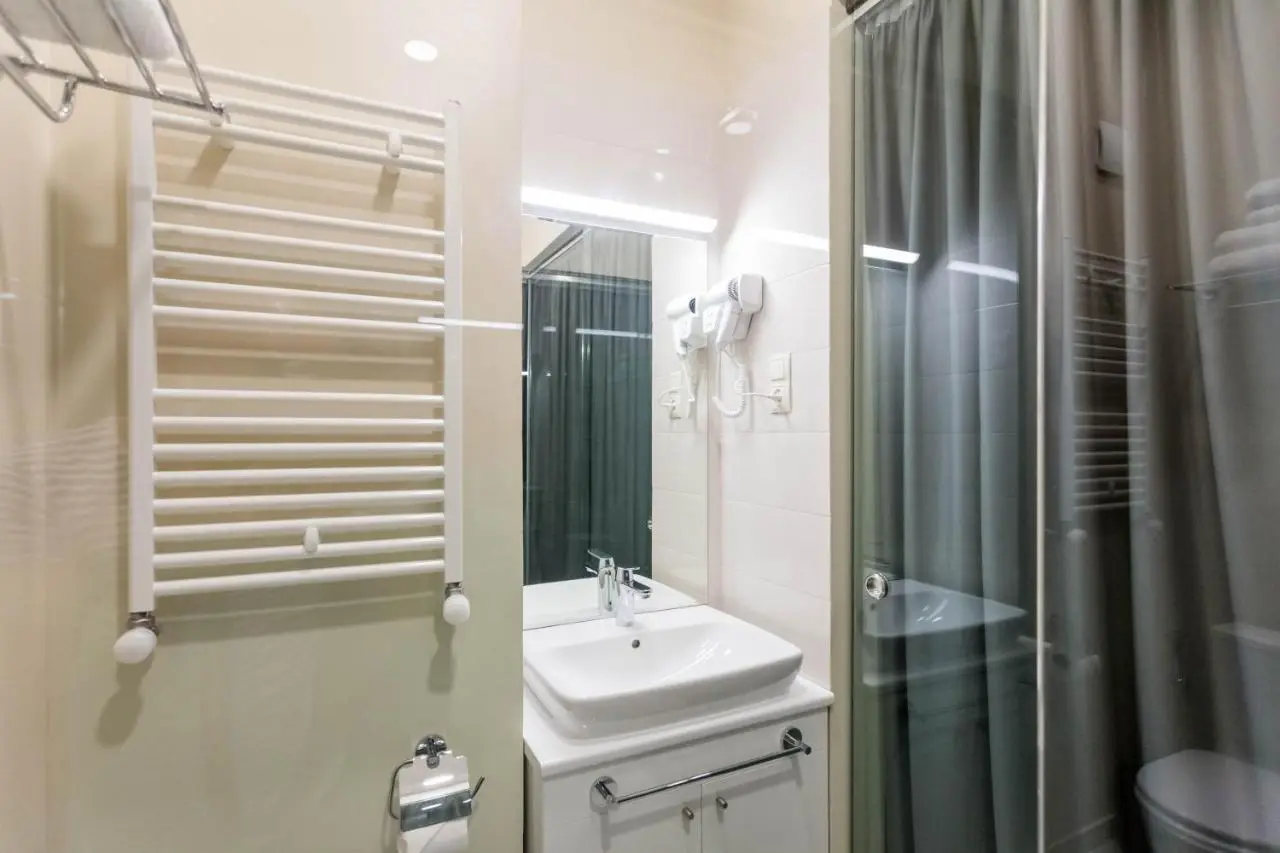 Luxury 3 BR apartment by Freedom square City Center