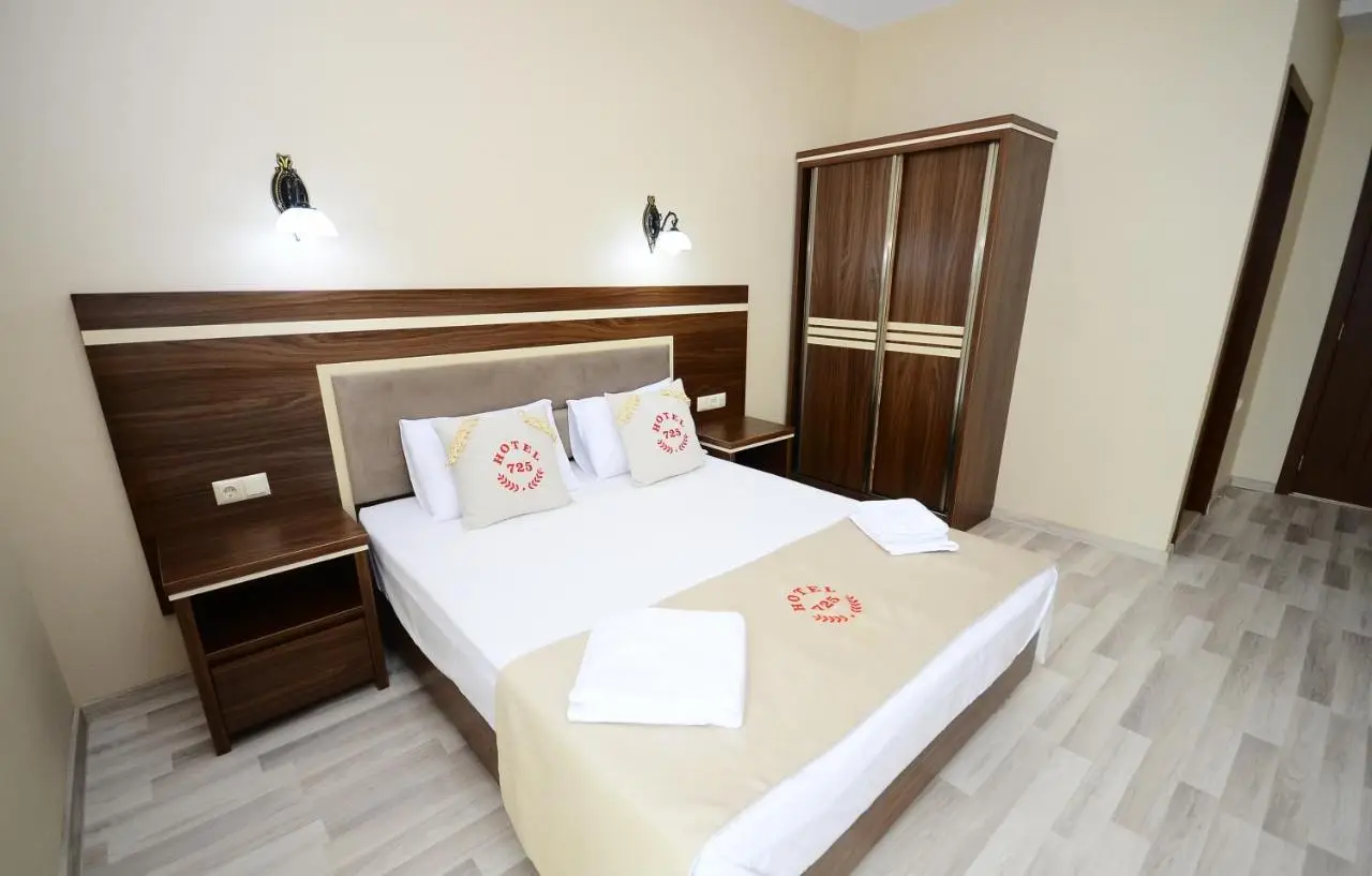 Hotel 725 B