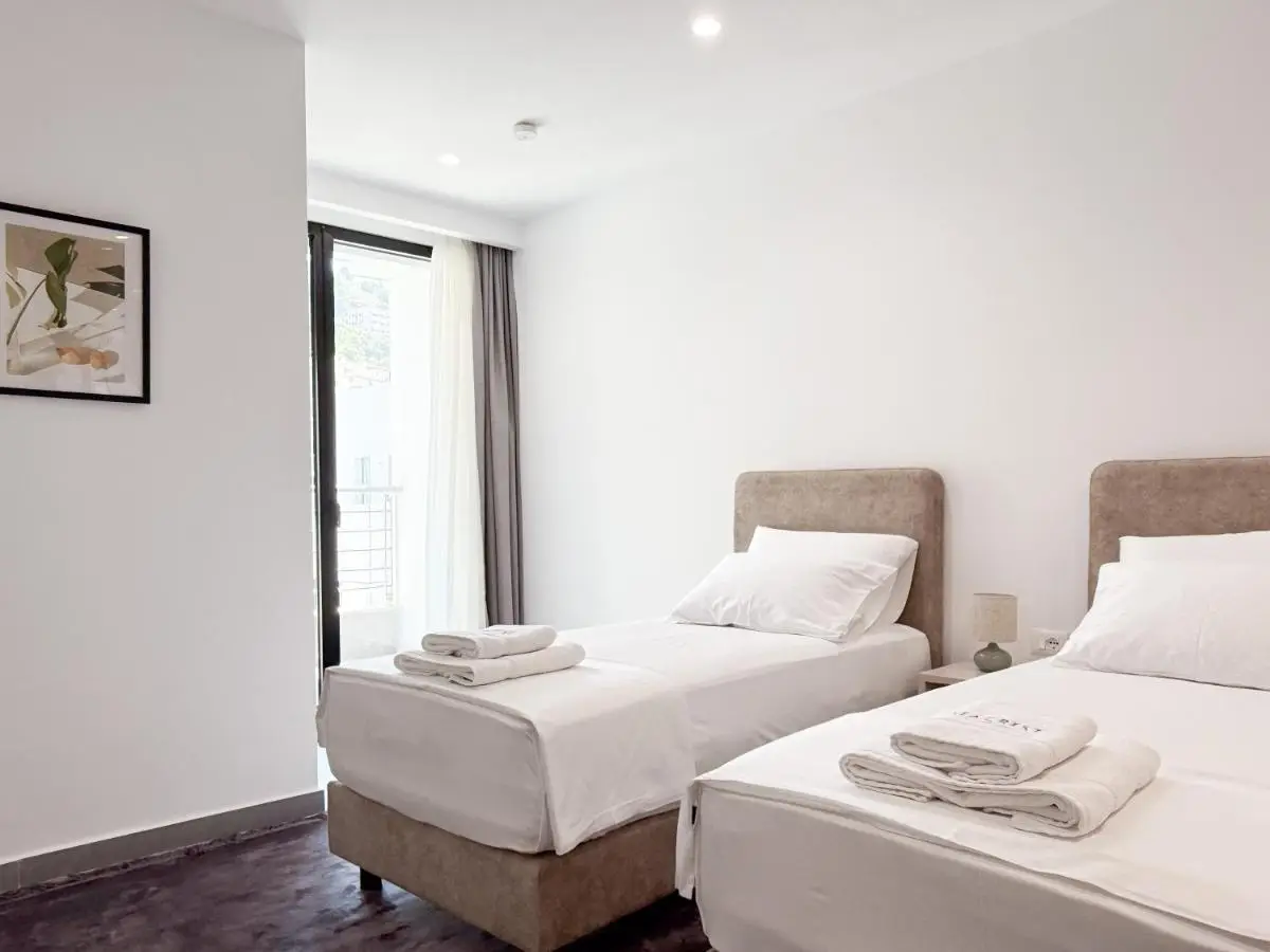 Sea Crest Apartments