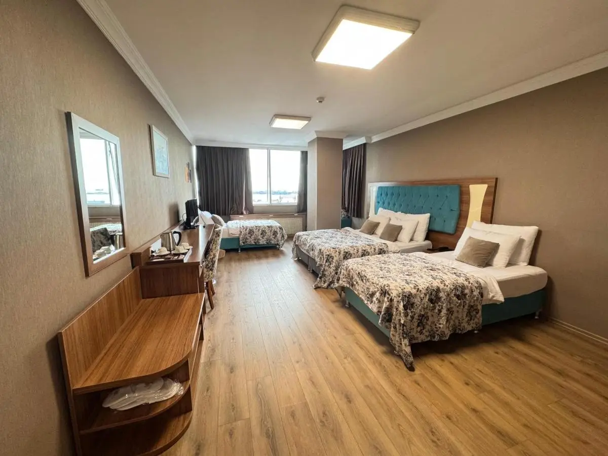 Golden Lounge Hotel