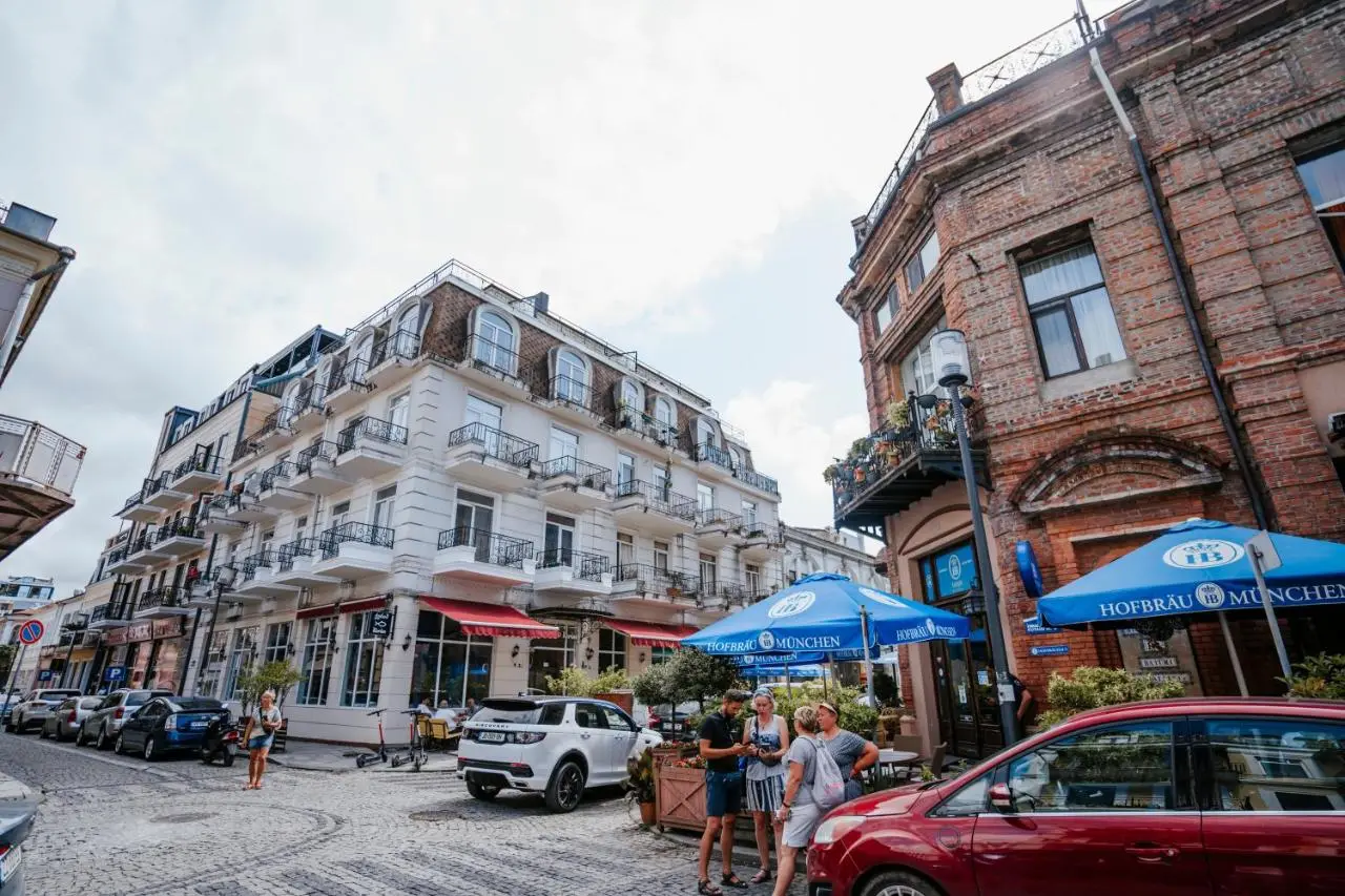 West Apart Hotel