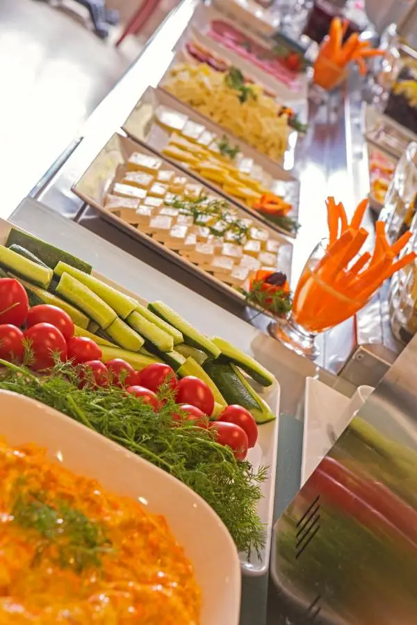 Obelisk Hotel & Suites