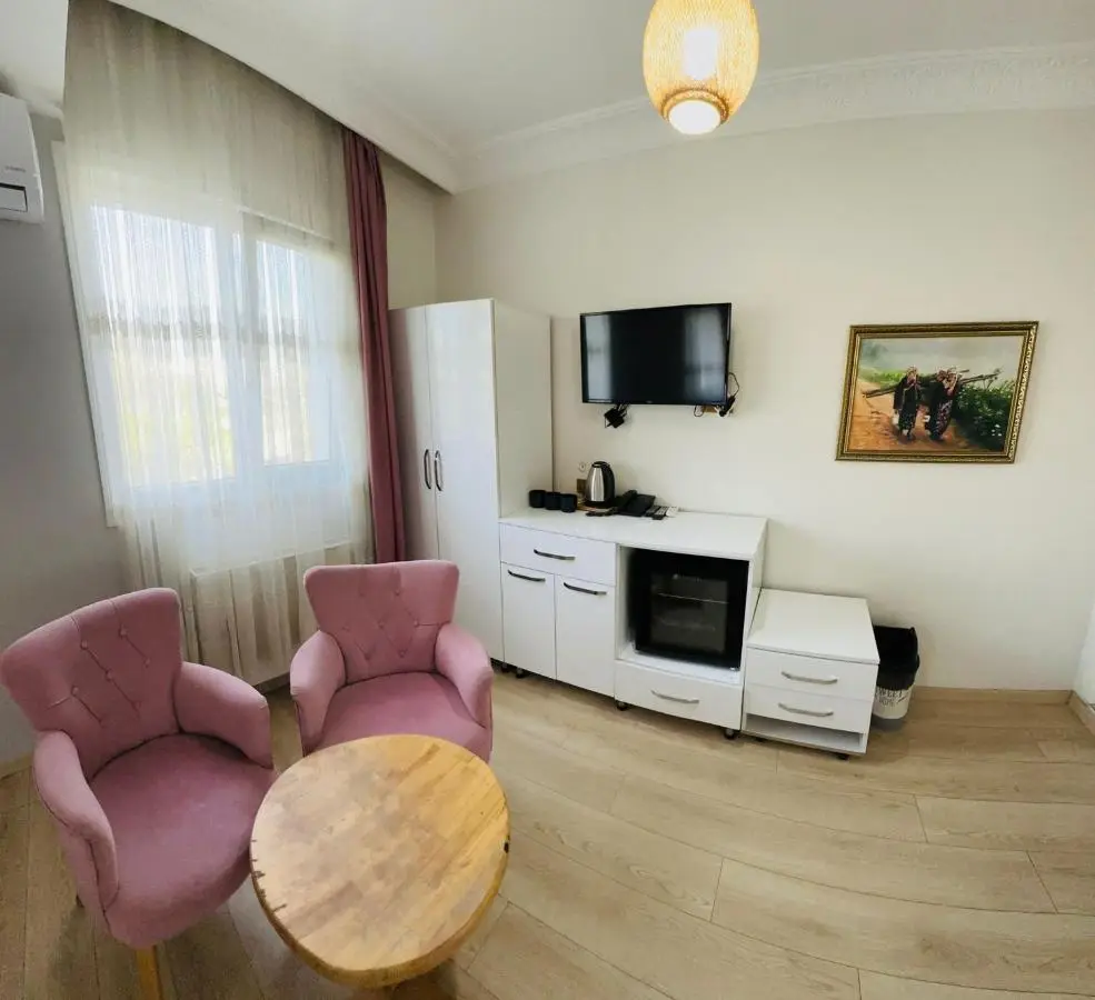 AVRASYAQUEEN HOTEL