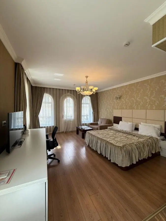 Old Str Terrace Hotel