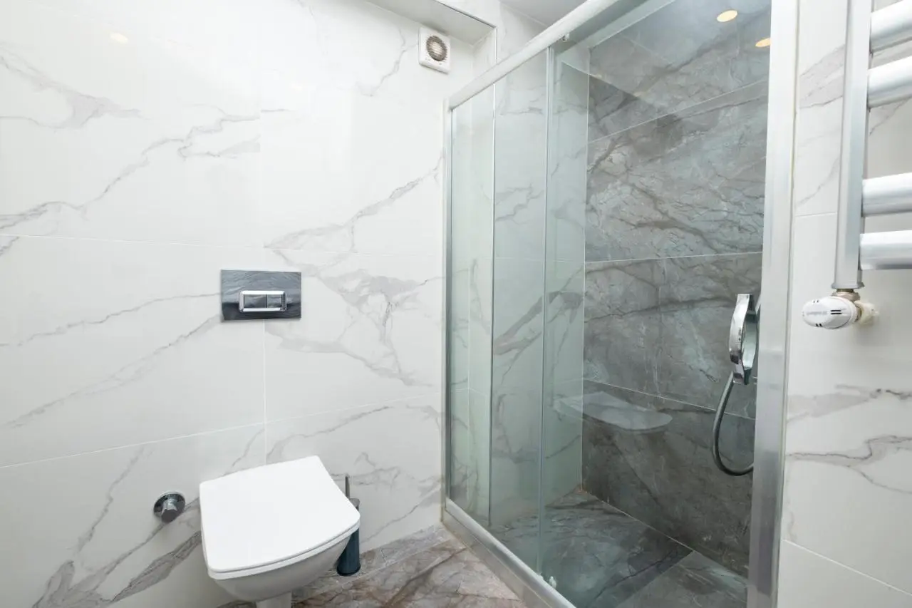 Sea View Two-Bedroom Suite in Managed Residence - Parking and Elevator