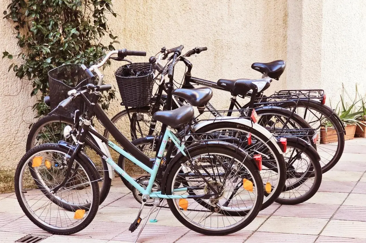 All Seasons Apartments - Free Parking & City Center