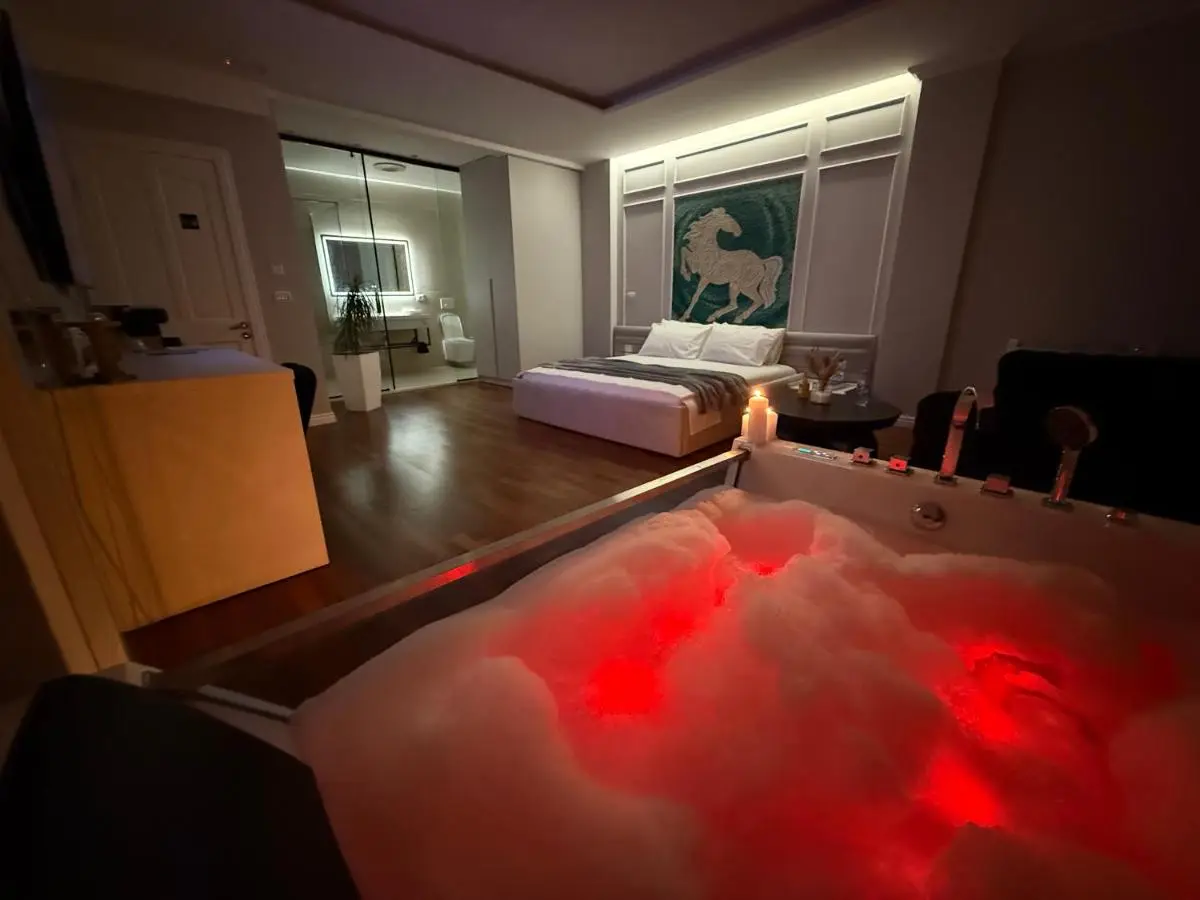 Lunarist Luxury Private Jacuzzi Suites Tirana