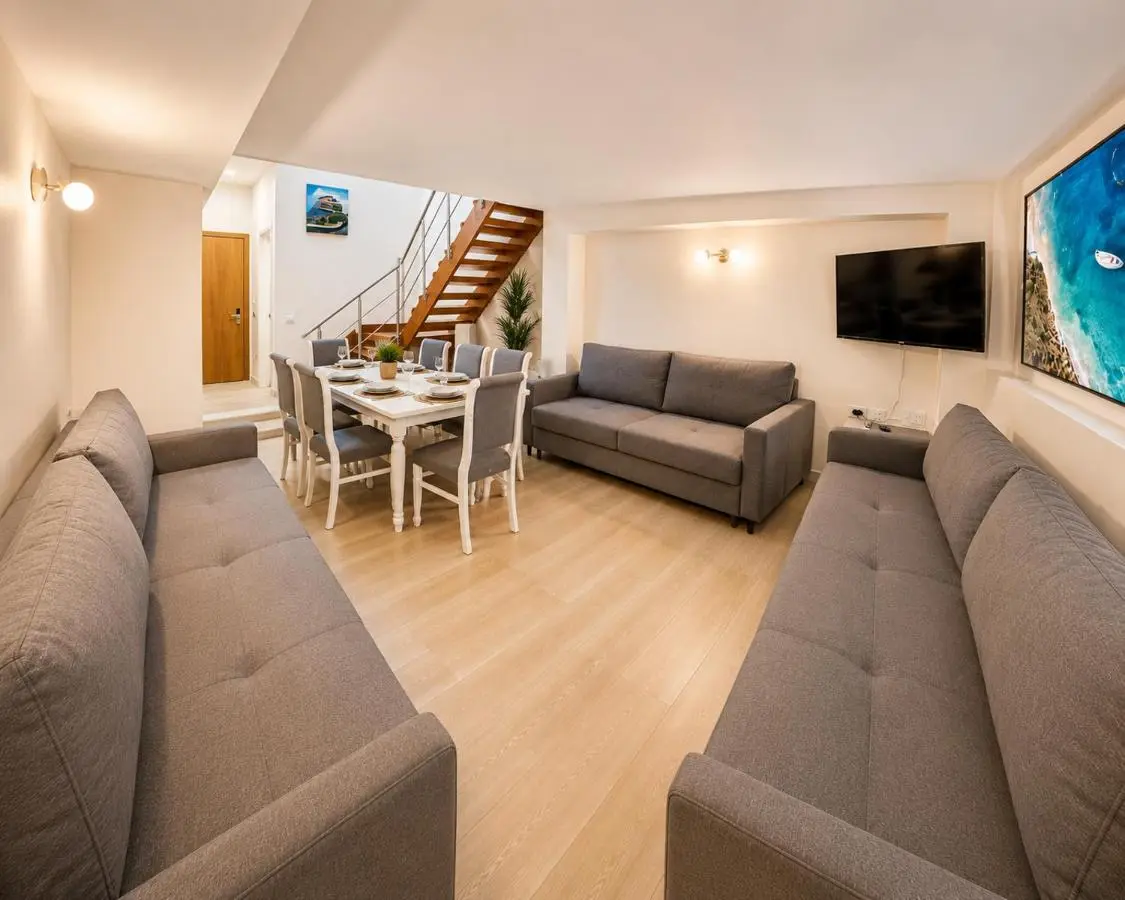 Flors Apartments