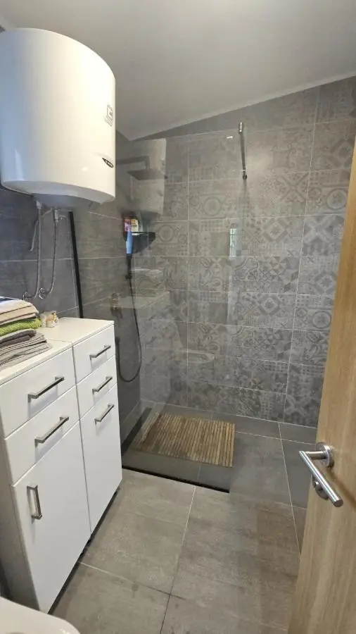 Sarajevo Hills-POOL&JACUZZI private garden Home-Near Old Town