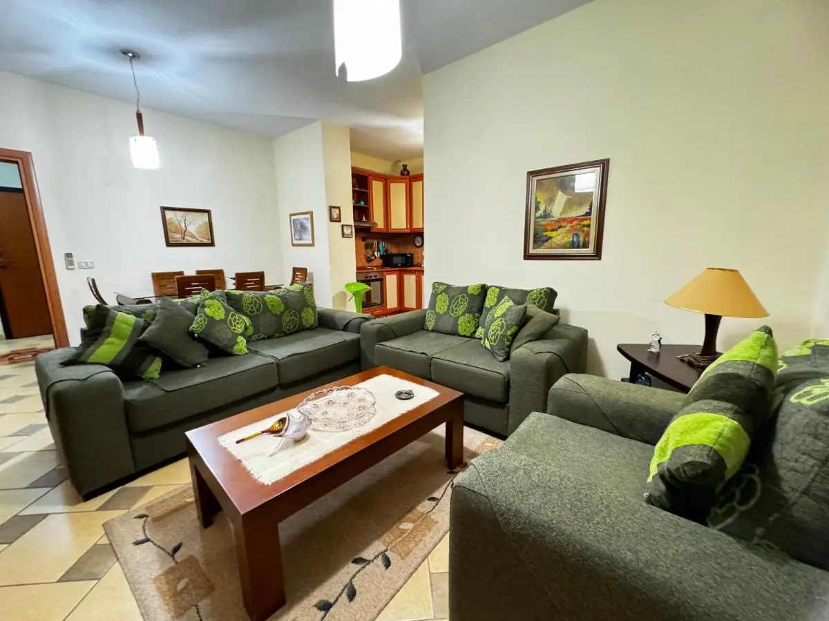 Square inn 11