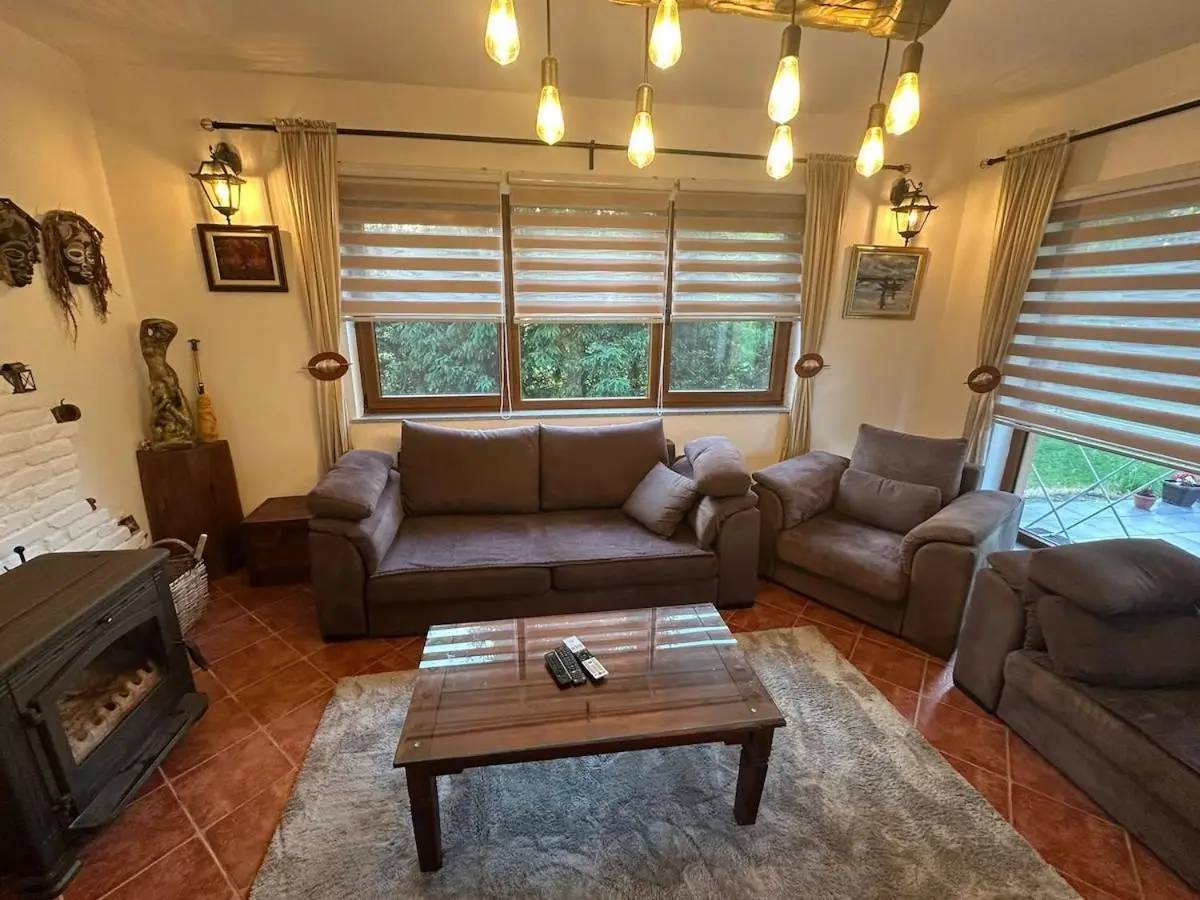 Cottage on Una