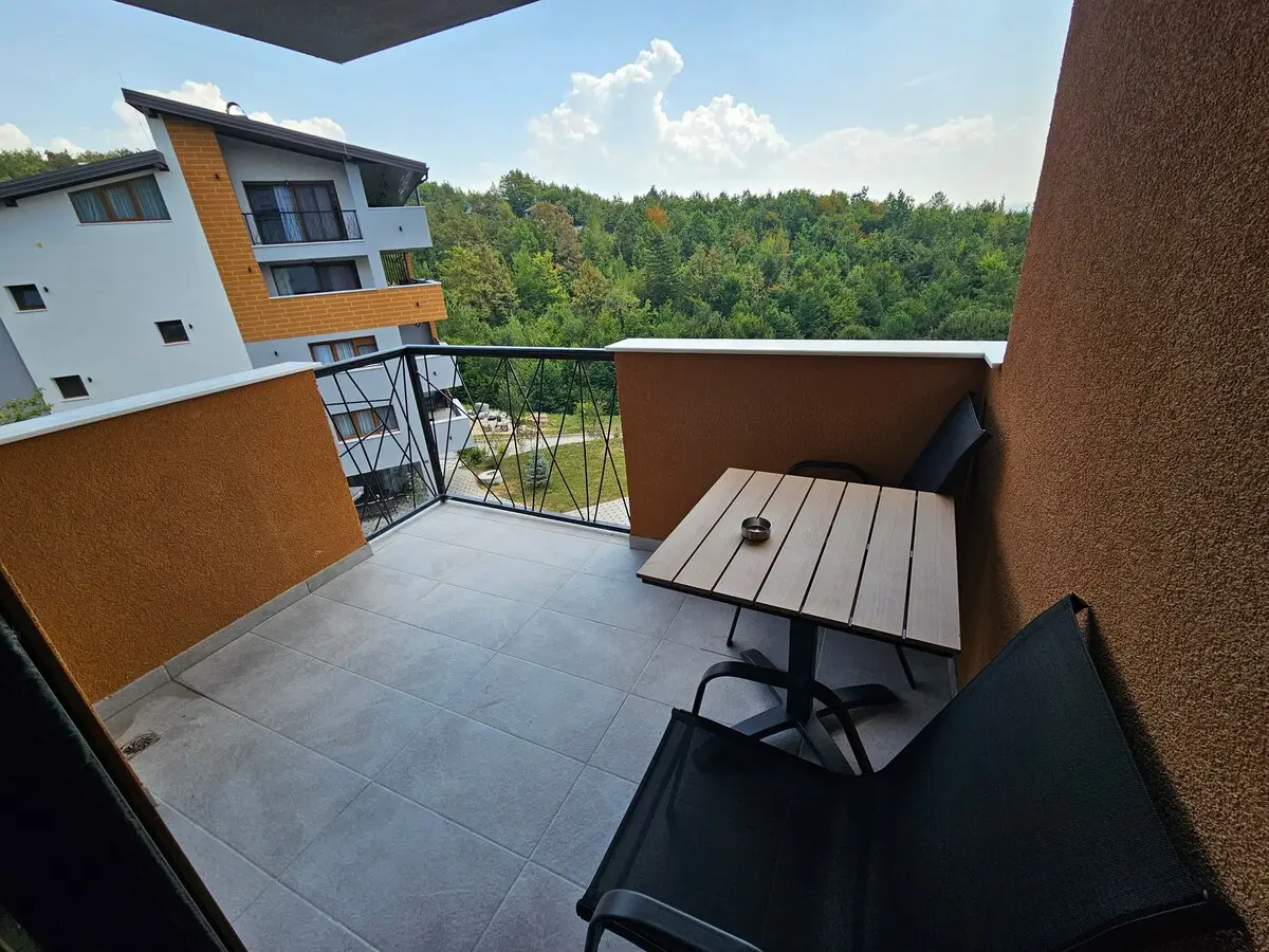 1BDR apartment, shared pool, kitchen, balcony, C23