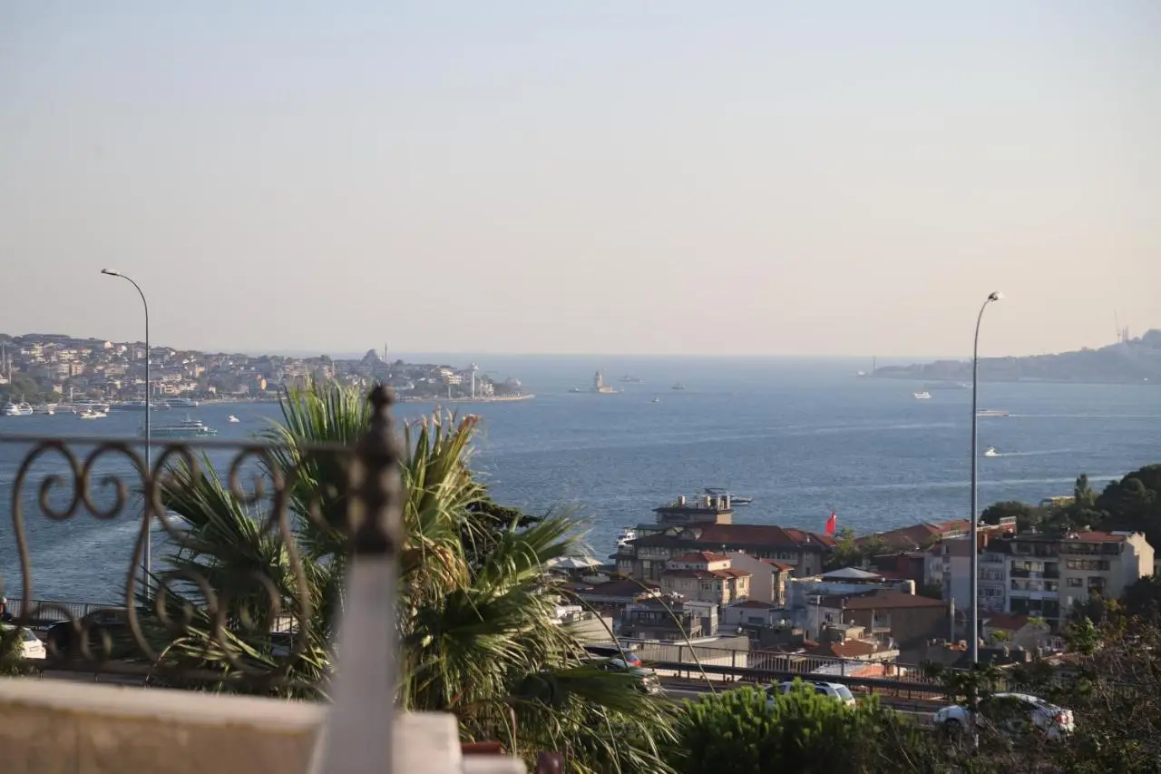 Reflection of the Bosphorus