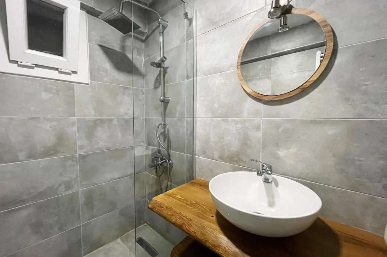 baesment 2BR apt with 2toilet and 2bath 8min to metro #1