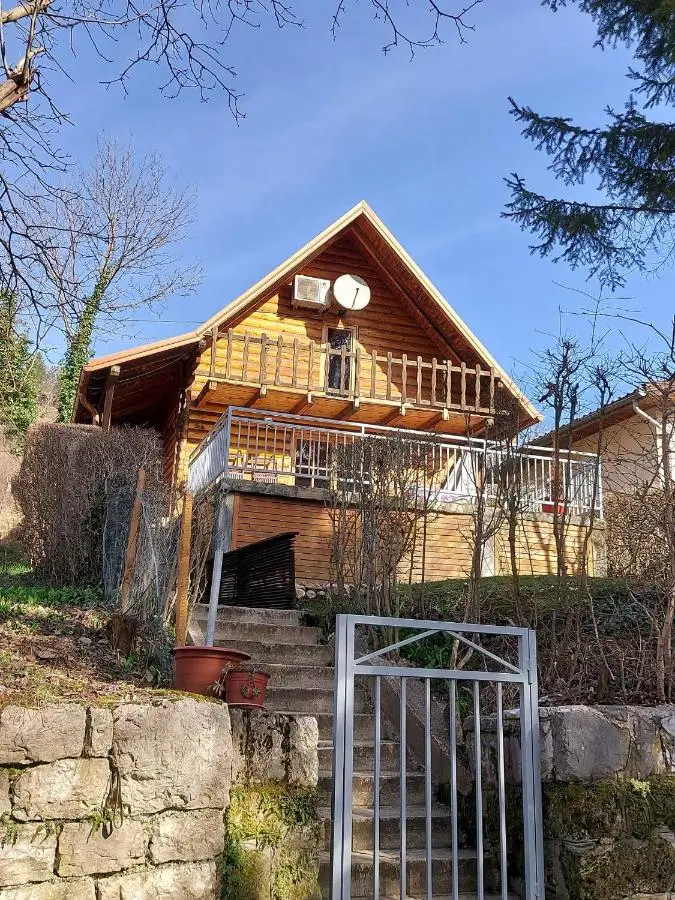 Brvnara Pliva 20m jezero rostilj Relax in Nature