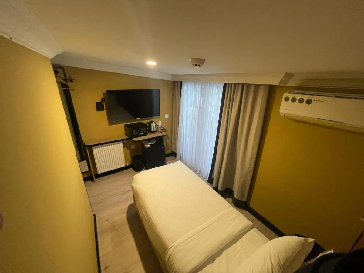 EA Exclusive Hotel