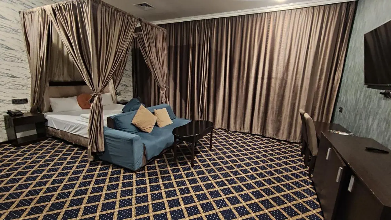 Corniche White City Hotel