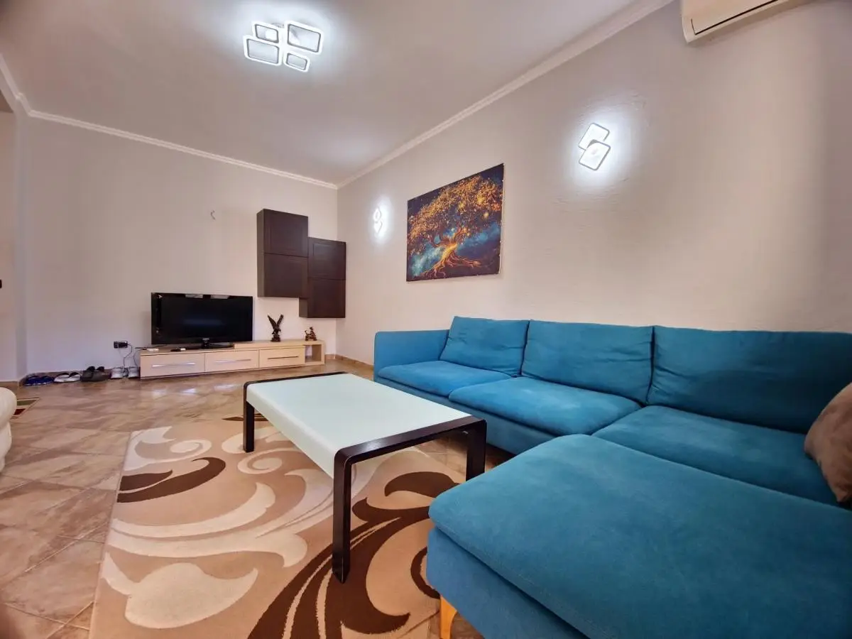 Elly Apartment