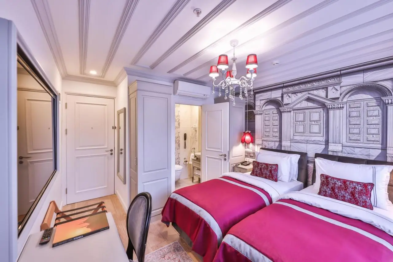 9 Doors Hotel