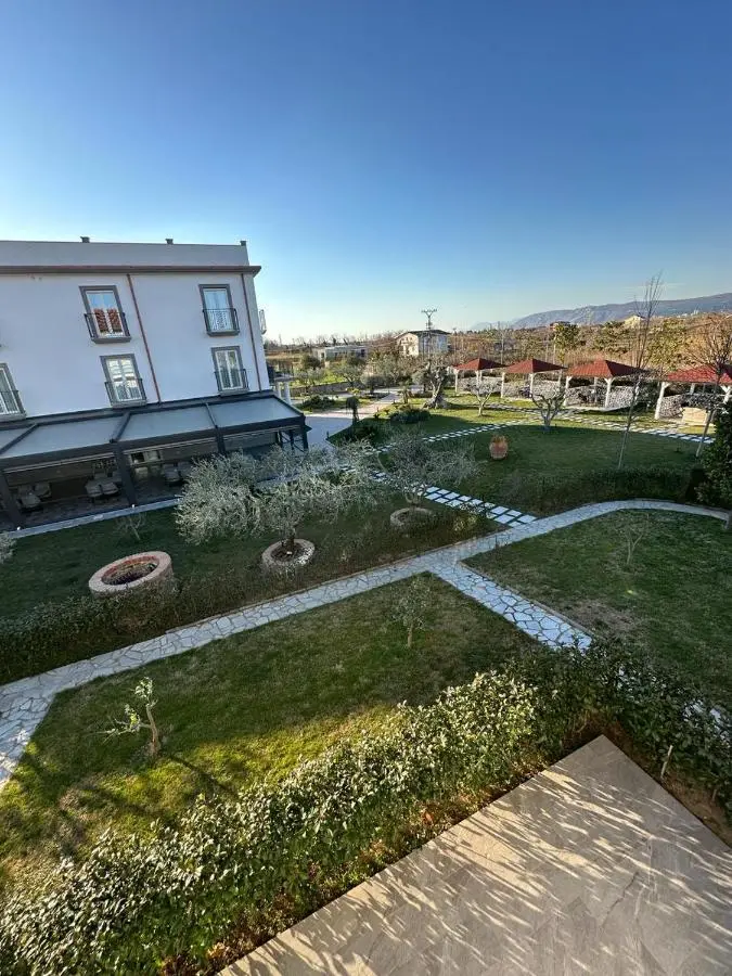 Evergreen Laguna Vain-Lezhe
