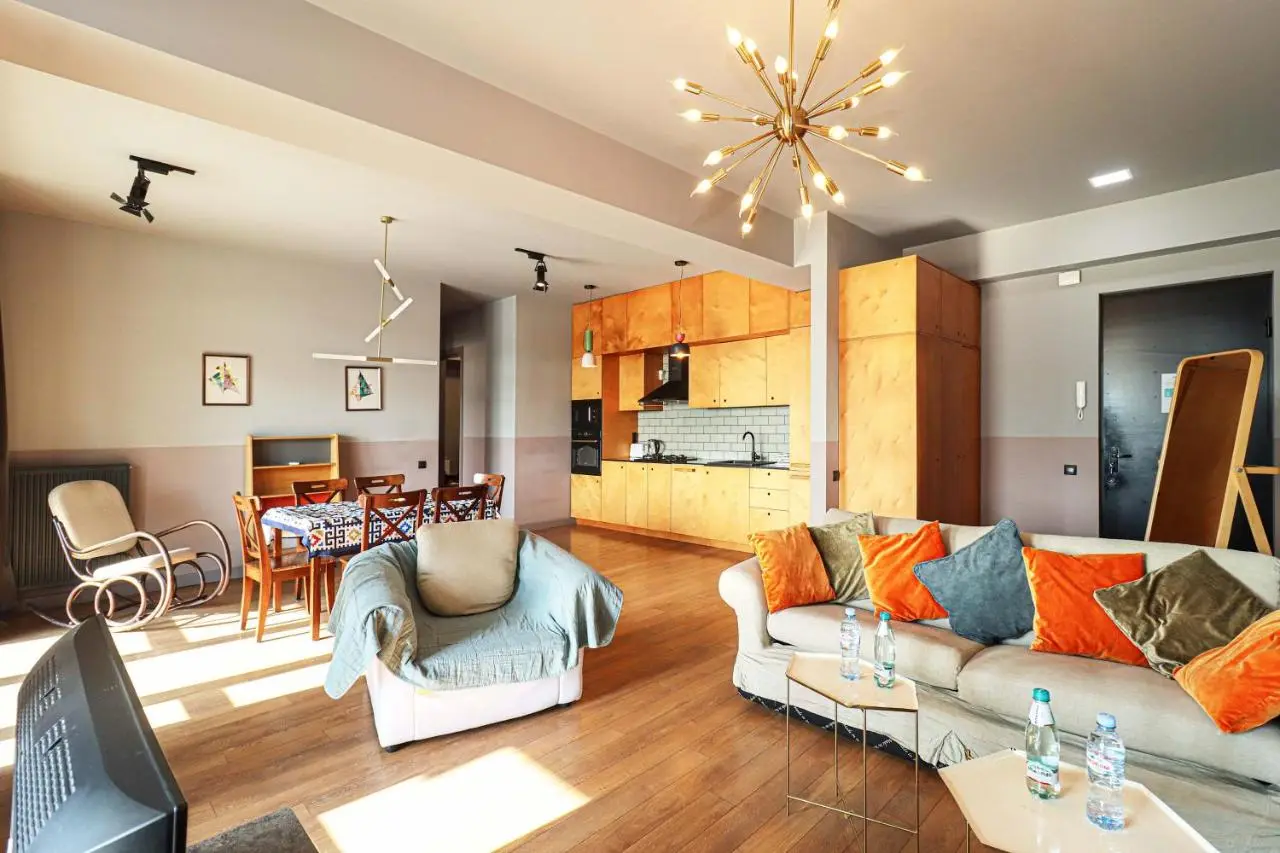 Wehost Apartment - On-site Pool & Gym - Not Included