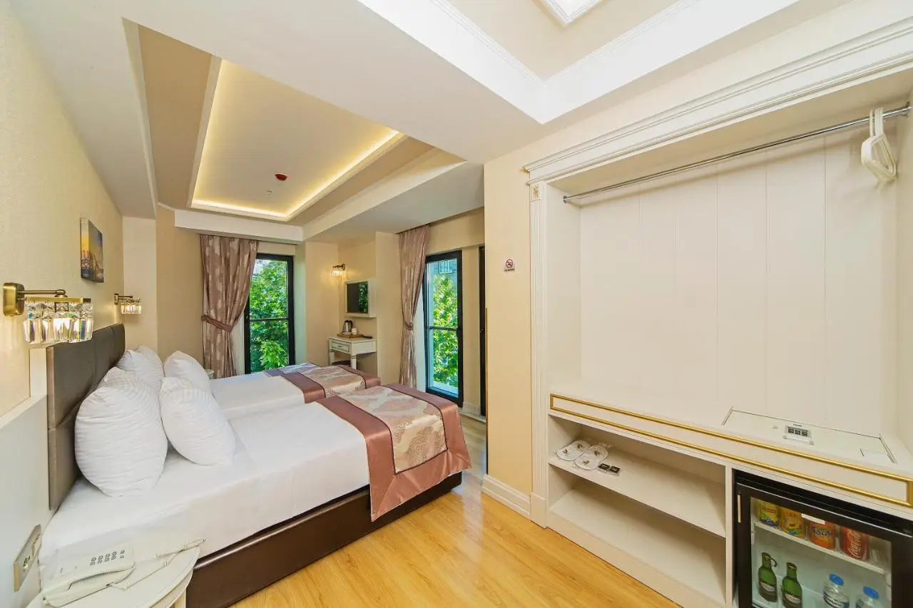 Grand Naki Hotel