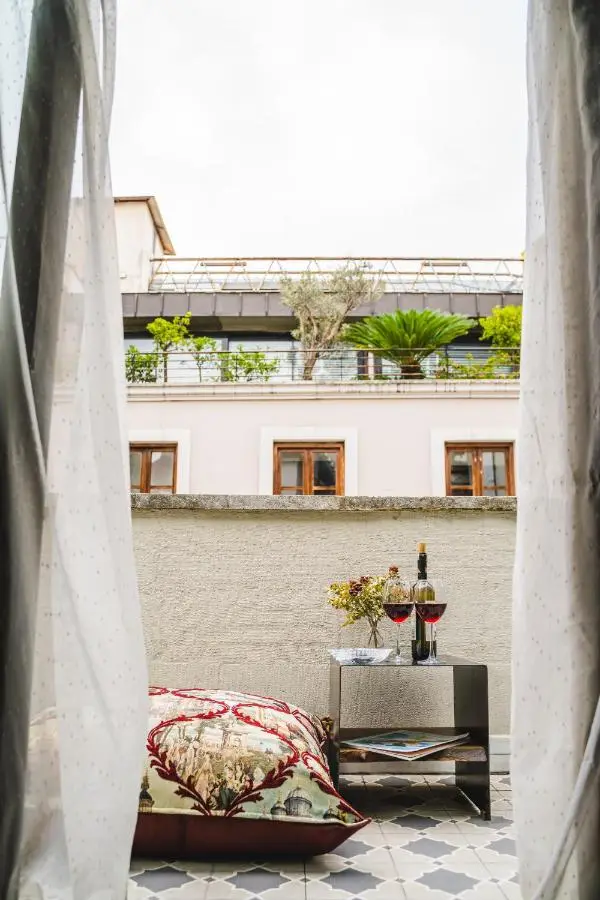 West Pera Hotel