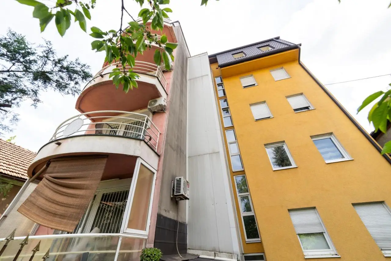 CityCenter Cekalusa Two bedroom Apartment with garden
