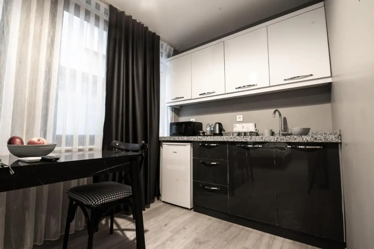 opera wall suite