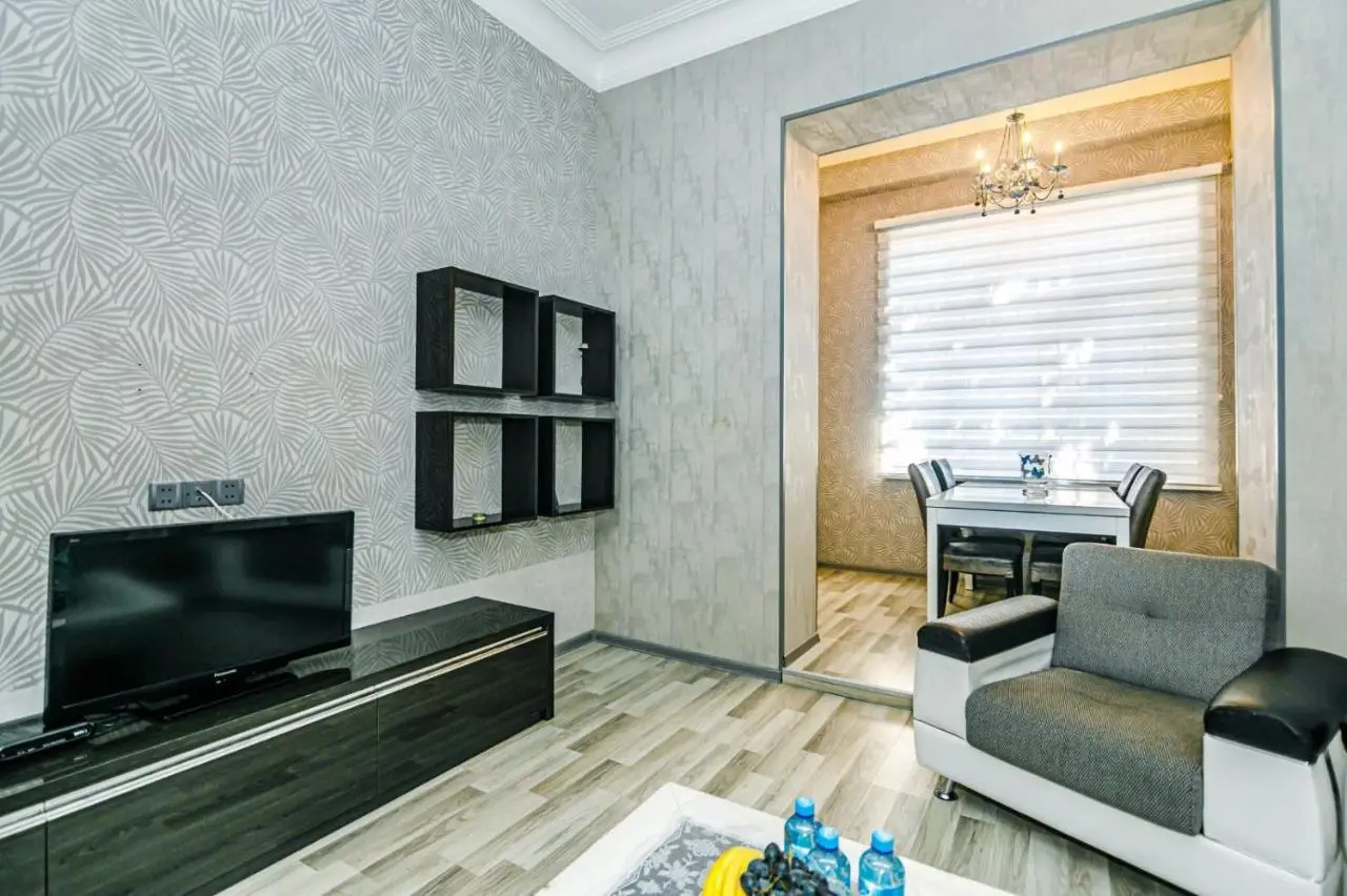 Azneft Square Deluxe Apartment