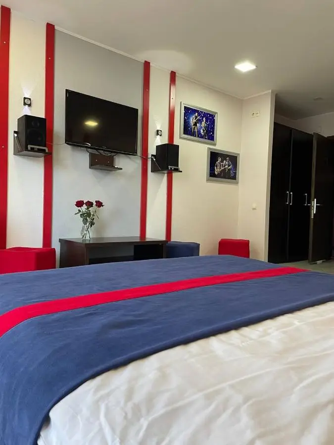 Rock Hotel First Line