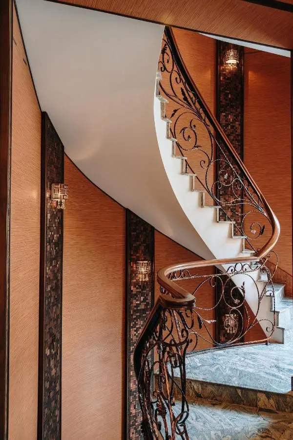Bayil Breeze Hotel & Restaurant