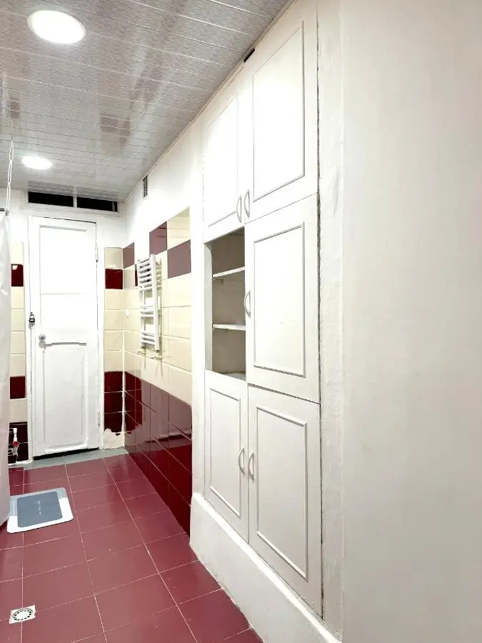 Old Tbilisi Authentic spacious 3BR Apartment with Balcony, Walk to Freedom Sq, Family friendly