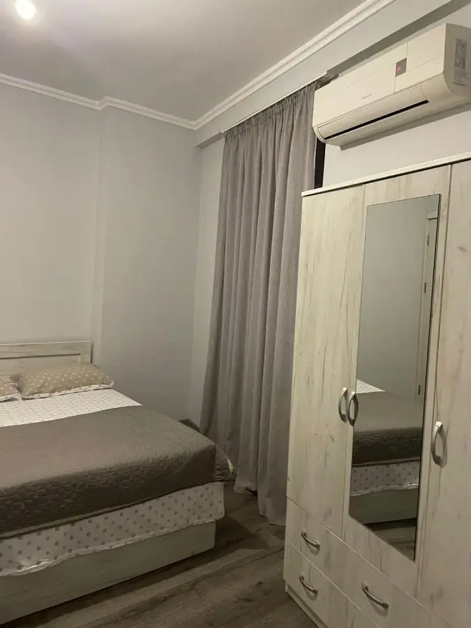 Dona Palace Gold
