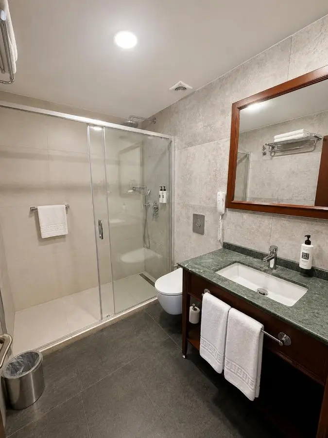 GLK PREMIER The Home Suites & Spa