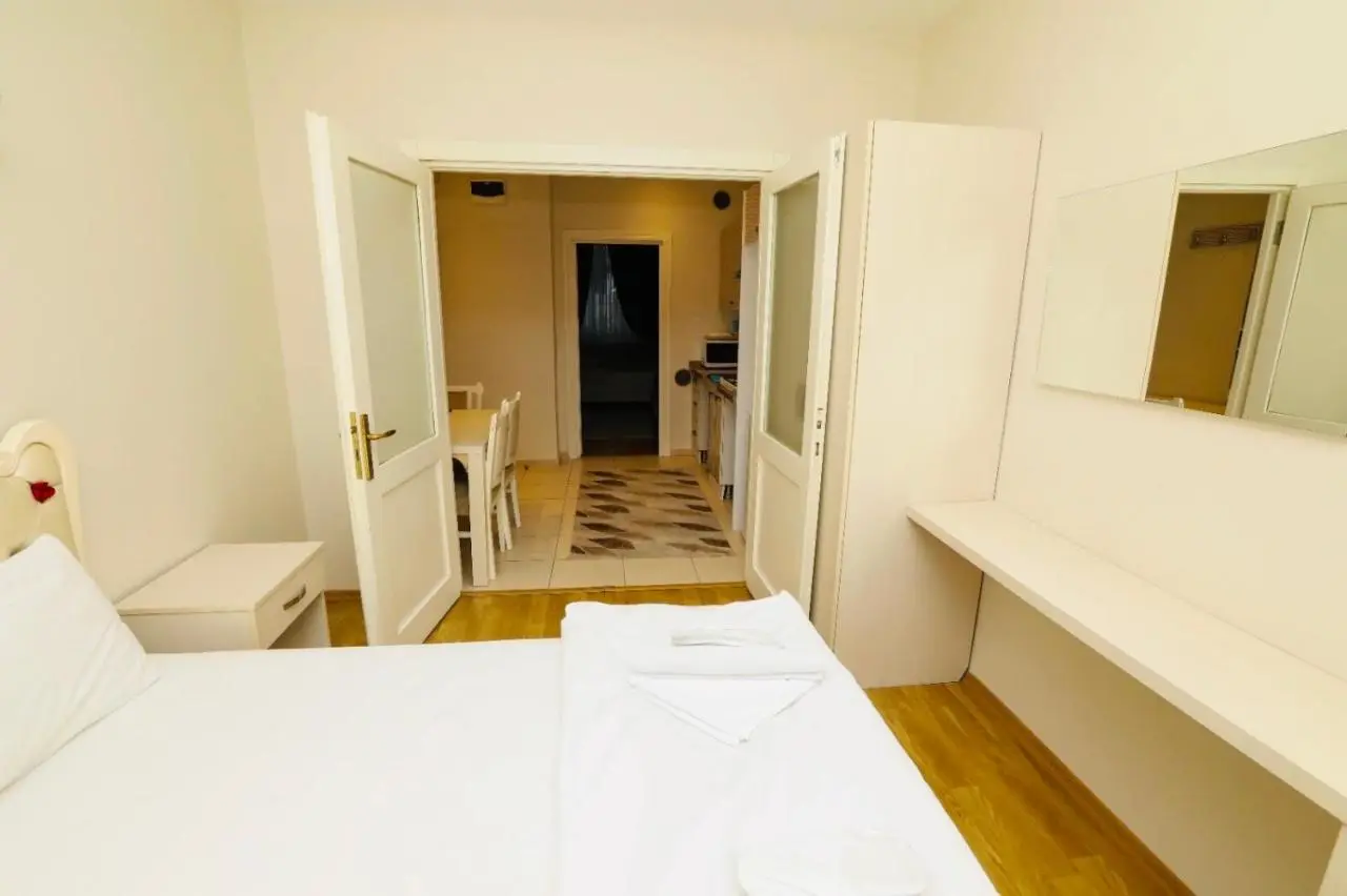 taksim white family suites