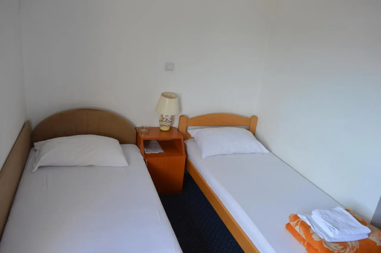 Motel Signal